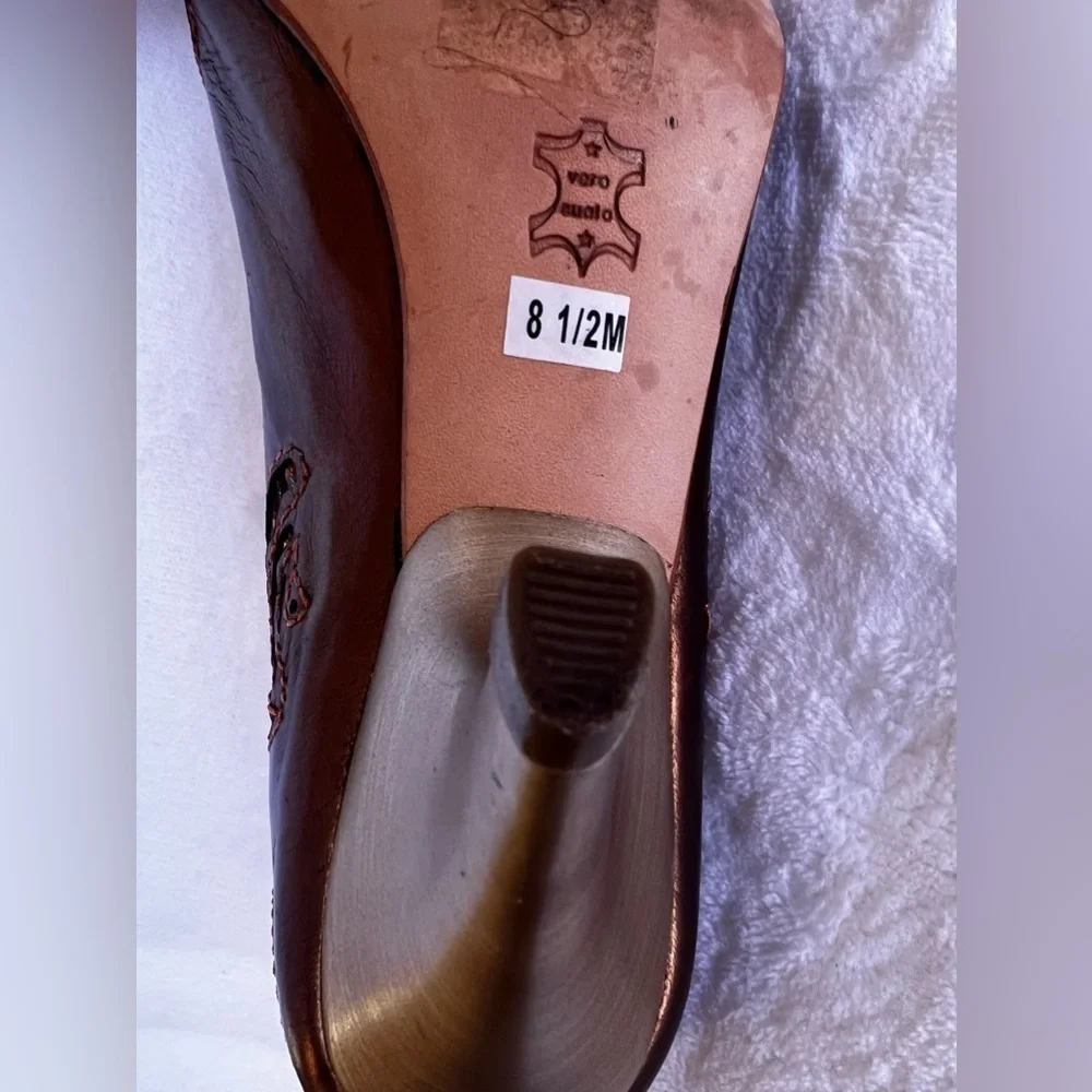 Luciano Barachini Gold Designer Pointy Toe Heel Size 8.5